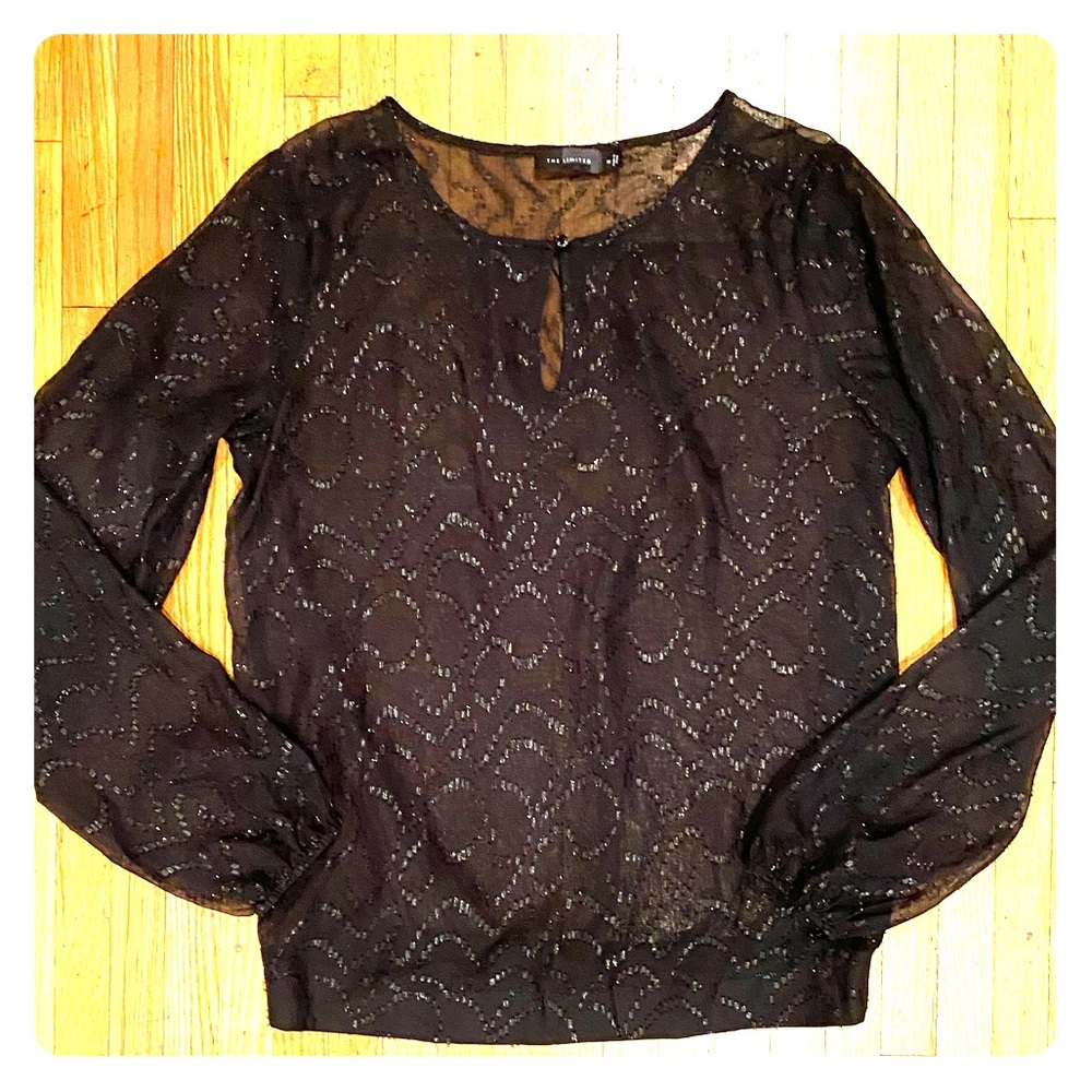 Gorgeous Limited blouse perfect for date night!